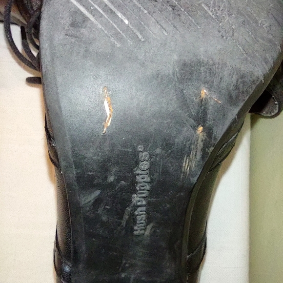 Hush Puppies Black Leather with a 3" heel Size 7 - Picture 7 of 9